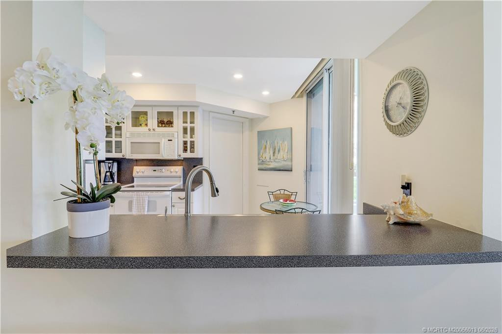 9600 S Ocean Drive 101 Property Photo 9