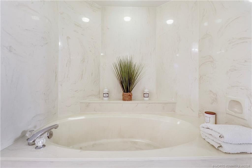 9600 S Ocean Drive 101 Property Photo 18