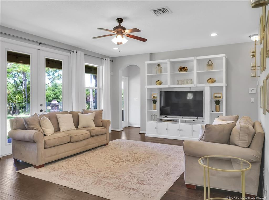 697 Sw Sun Circle Property Photo 3