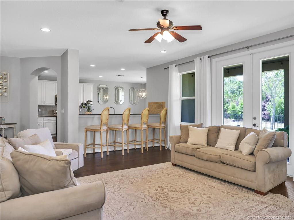697 Sw Sun Circle Property Photo 4
