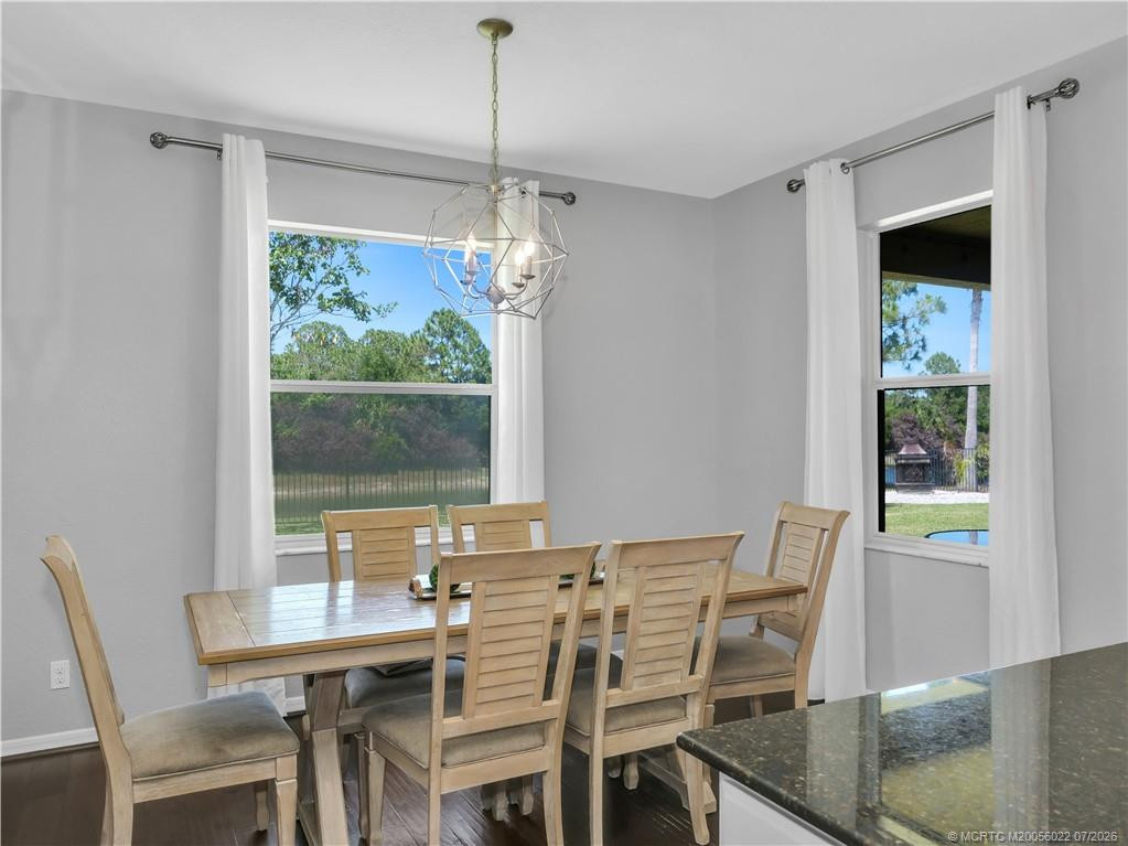 697 Sw Sun Circle Property Photo 9