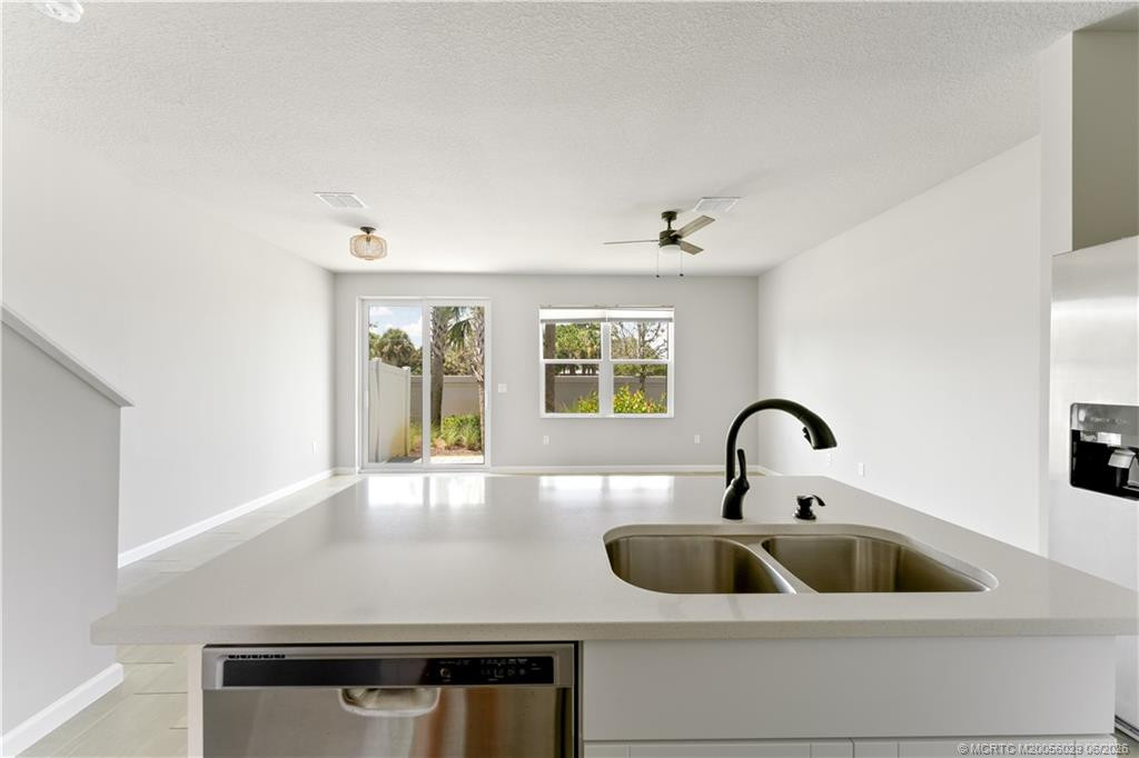325 Se Halifax Lane Property Photo 13