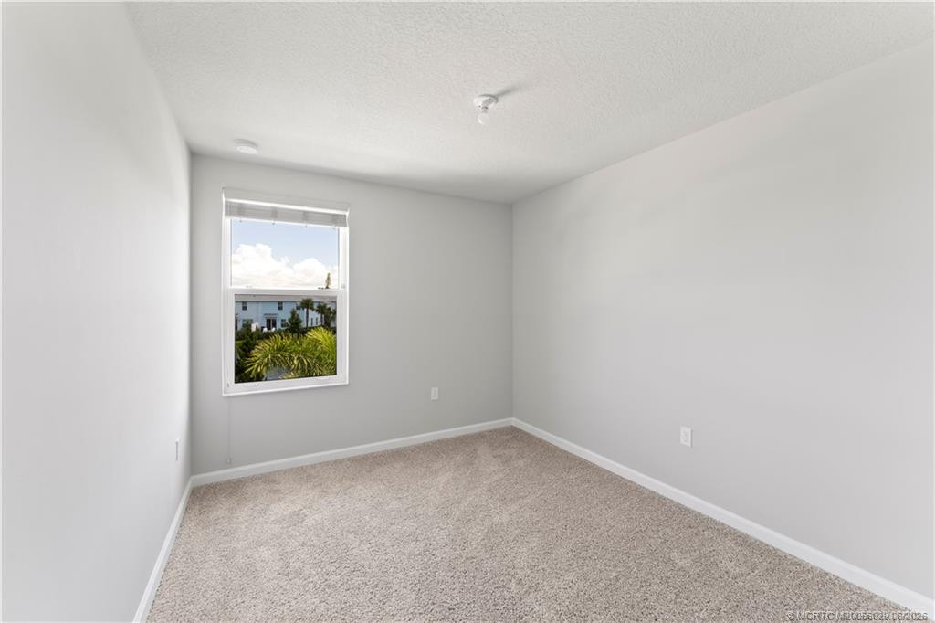 325 Se Halifax Lane Property Photo 15