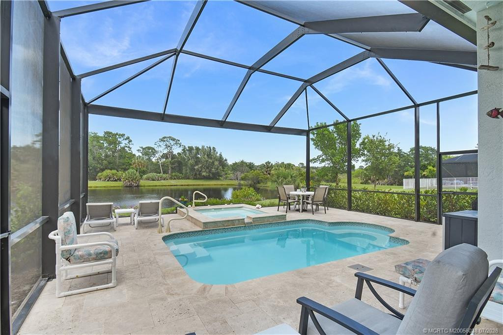 208 SE Via Tirso Property Photo 1