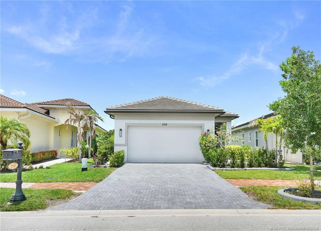 208 Se Via Tirso Property Photo 3