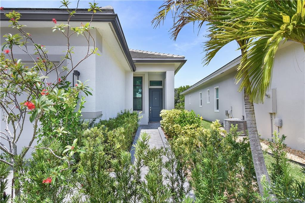 208 Se Via Tirso Property Photo 4
