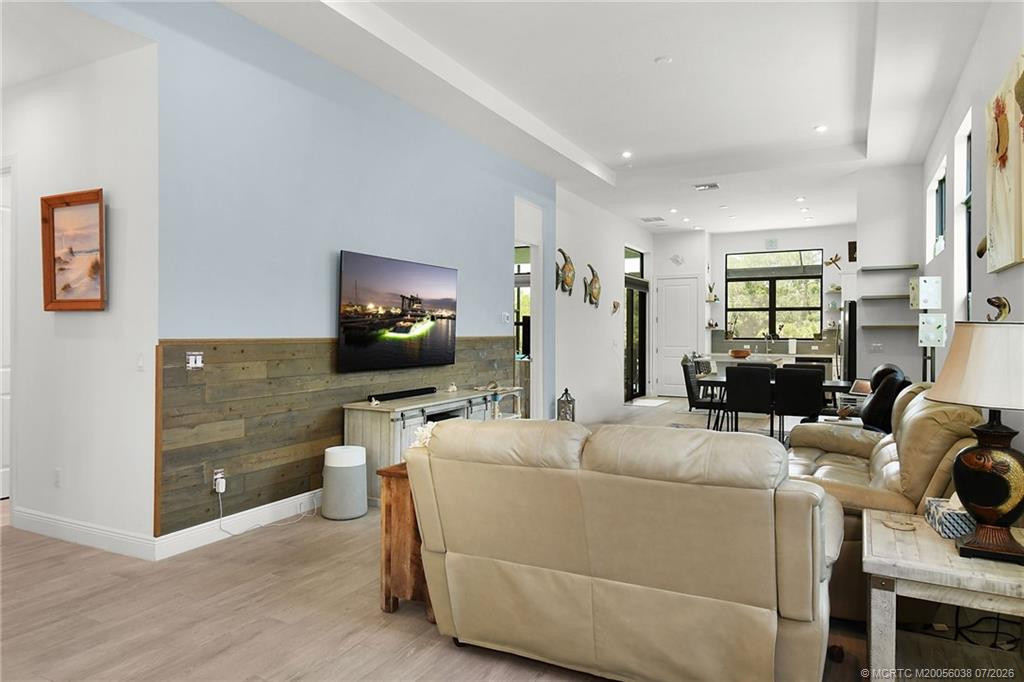 208 Se Via Tirso Property Photo 5