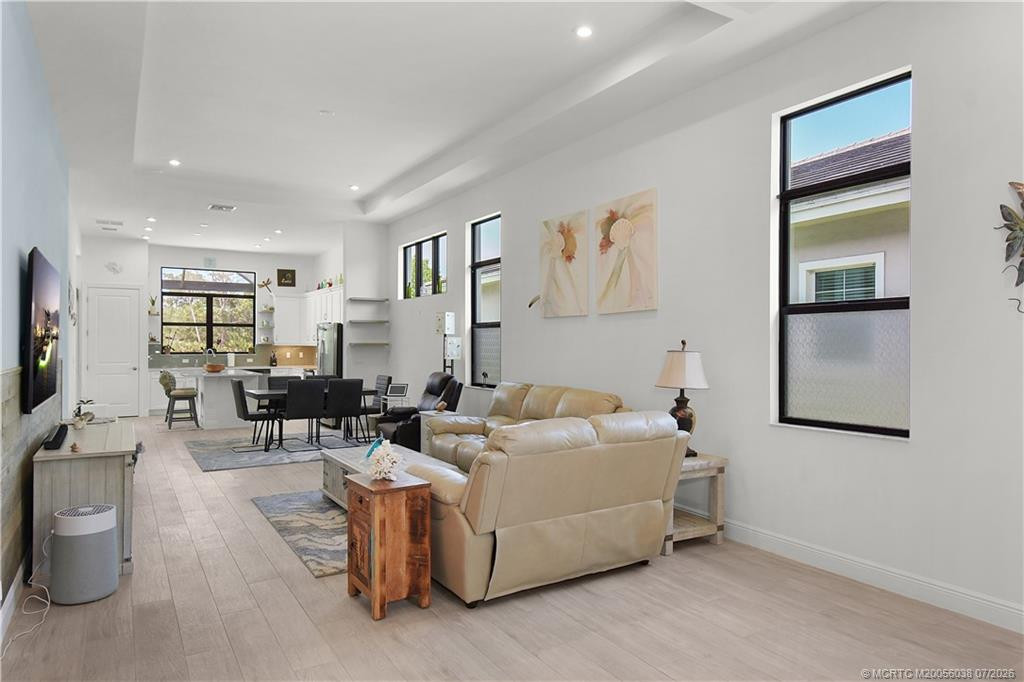 208 Se Via Tirso Property Photo 7
