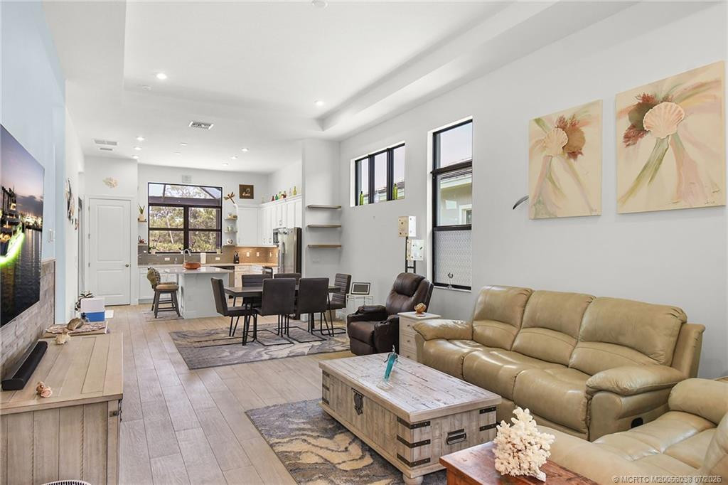 208 Se Via Tirso Property Photo 8