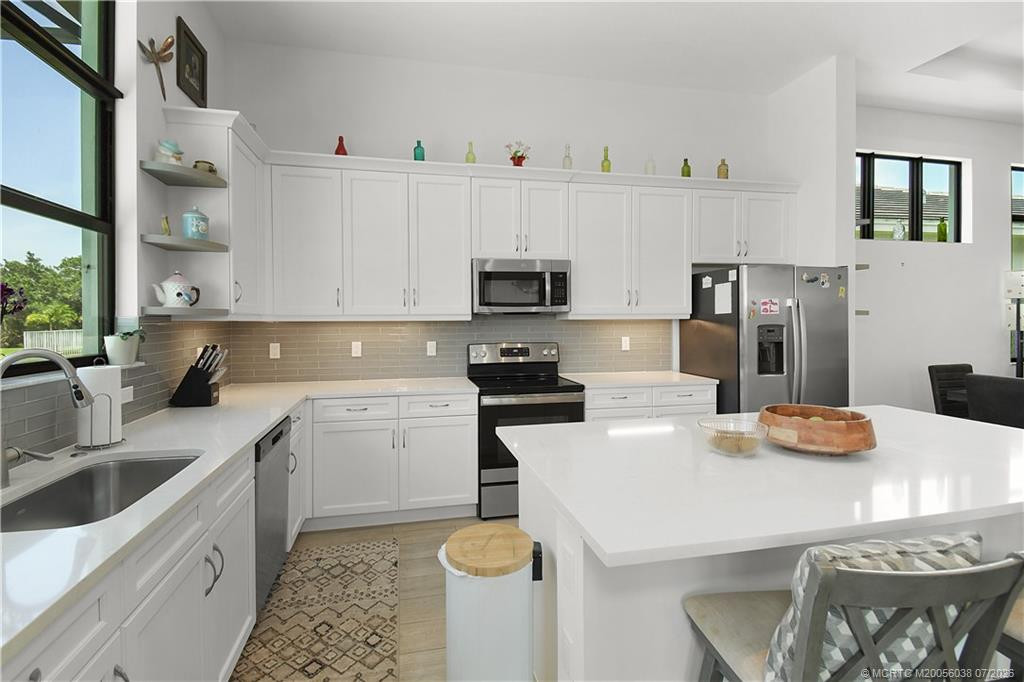 208 Se Via Tirso Property Photo 13