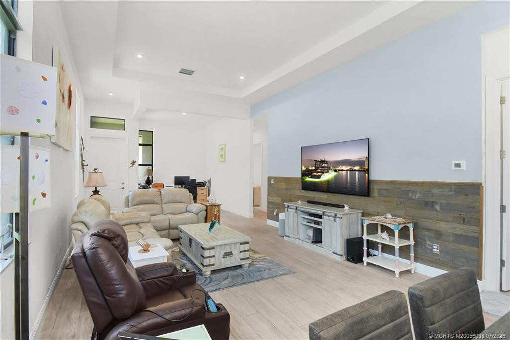 208 Se Via Tirso Property Photo 16