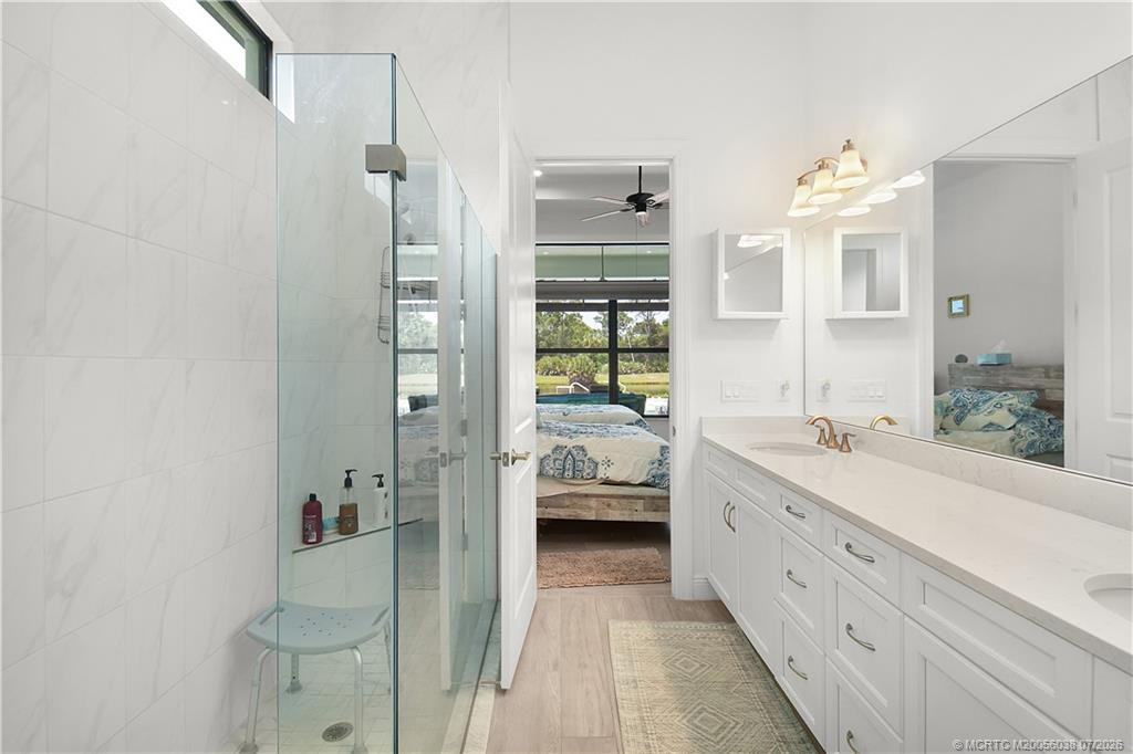 208 Se Via Tirso Property Photo 23