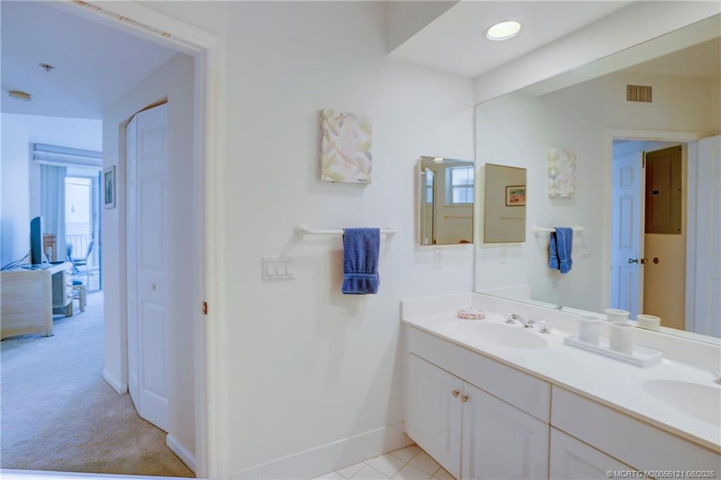 5750 Ne Island Cove Way 3203 Property Photo 47