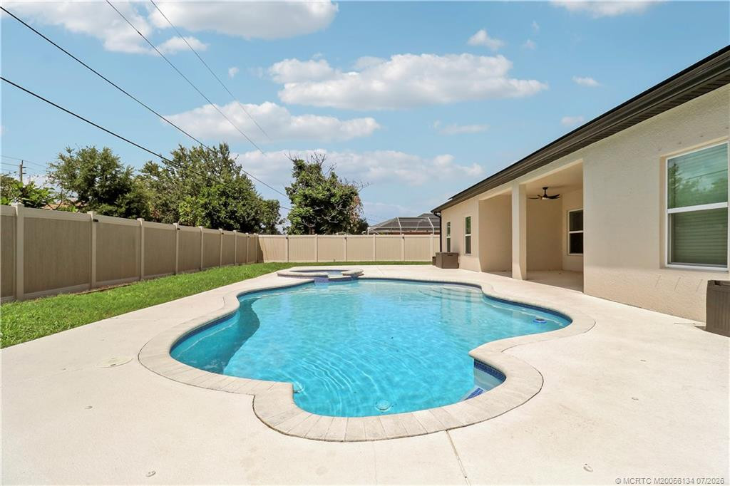1026 Sw Janar Avenue Property Photo 2