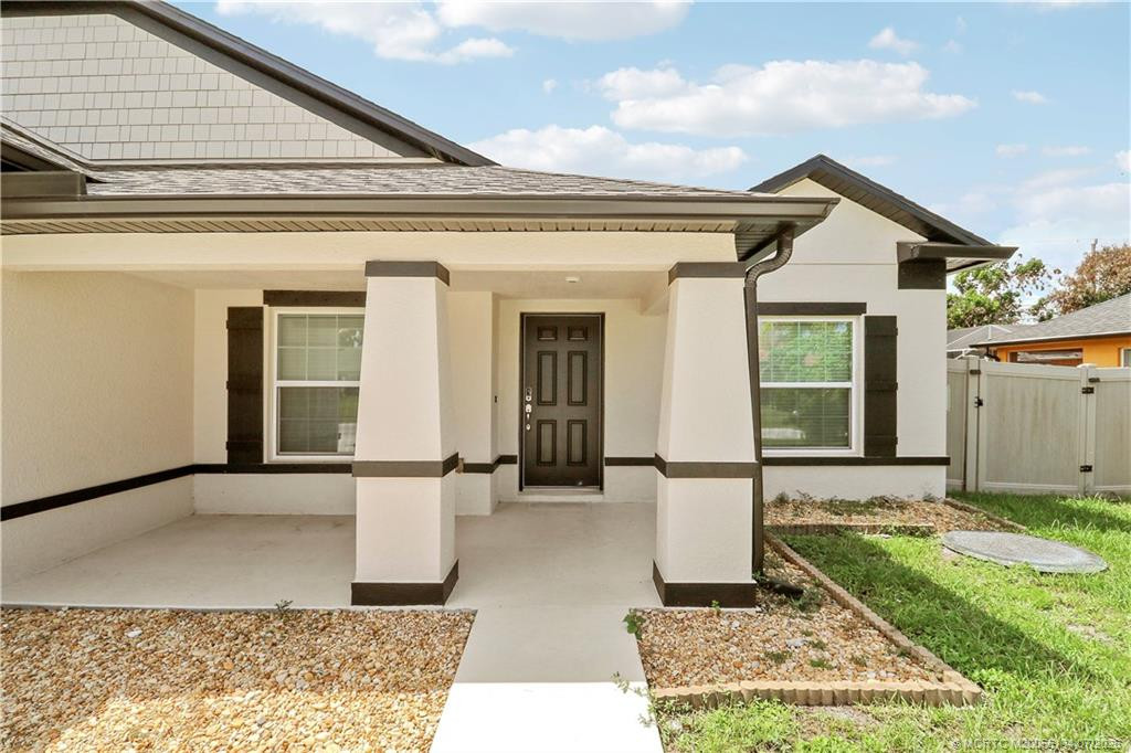 1026 Sw Janar Avenue Property Photo 4