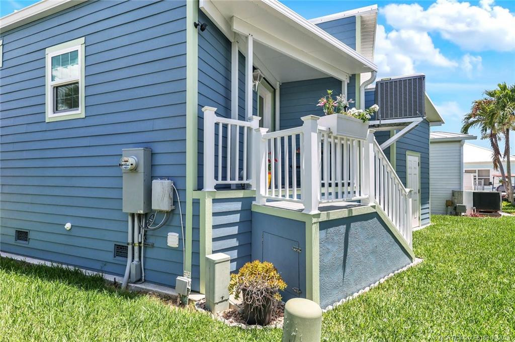 997 Nettles Boulevard Property Photo 10