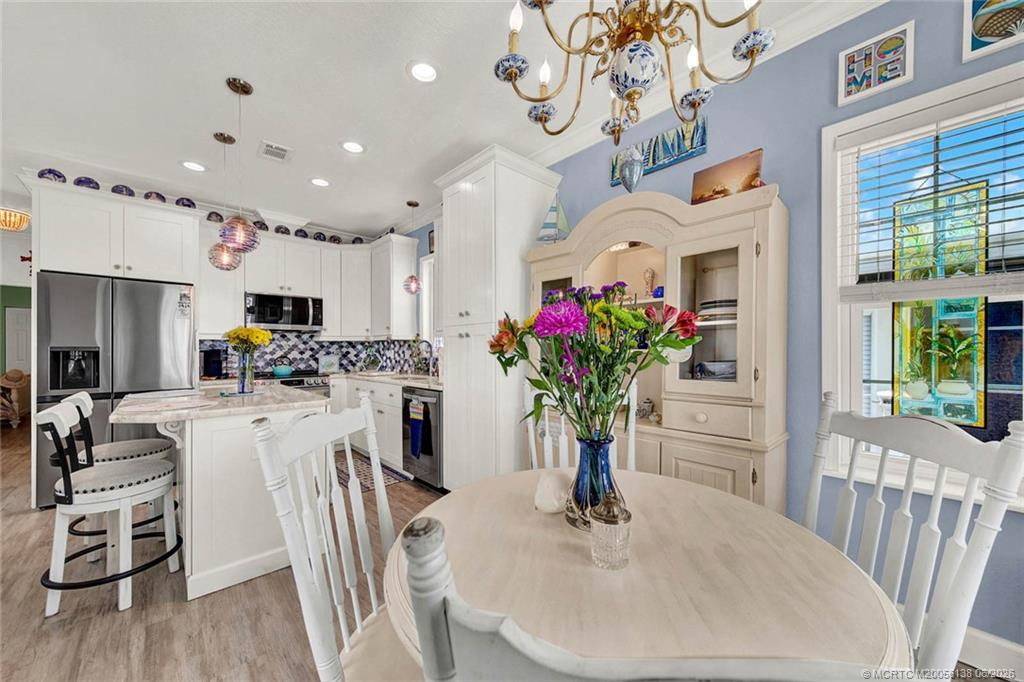997 Nettles Boulevard Property Photo 13
