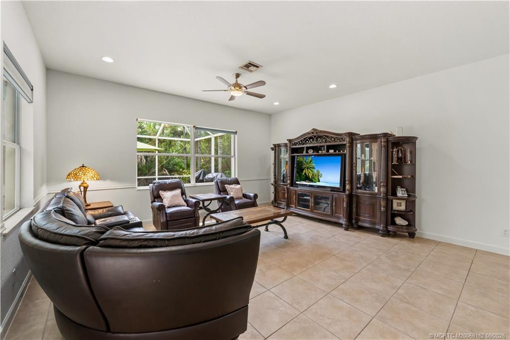 5437 Sw Honeysuckle Court Property Photo 14