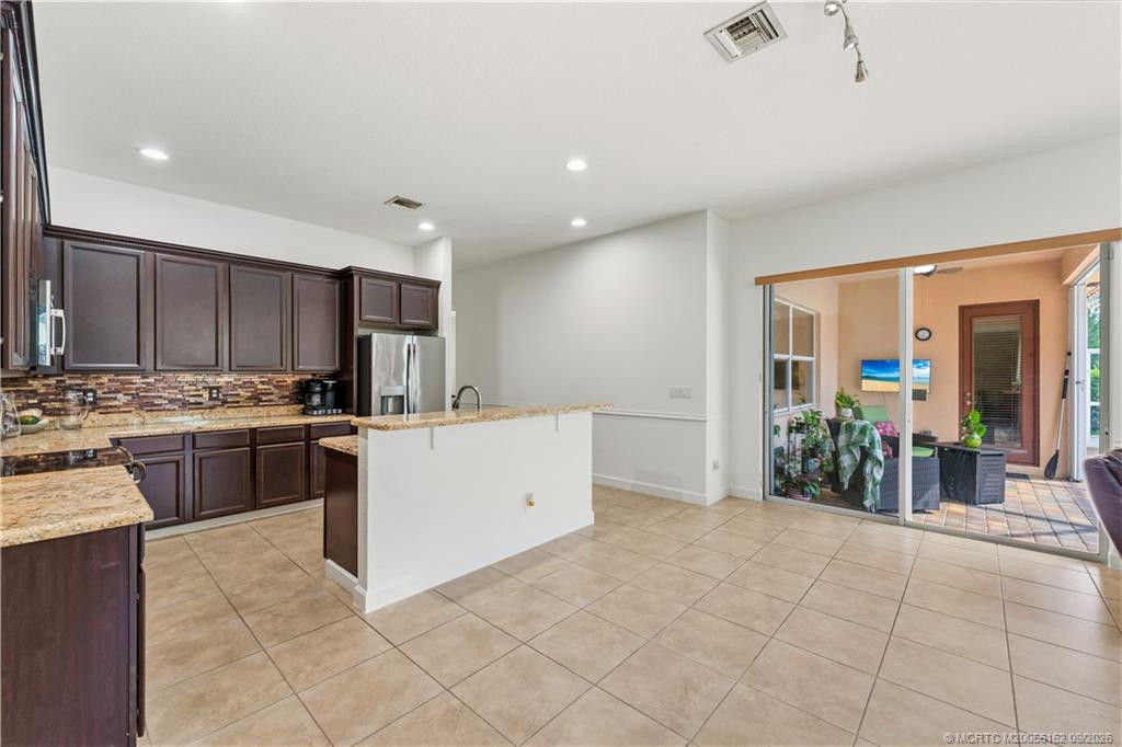 5437 Sw Honeysuckle Court Property Photo 15