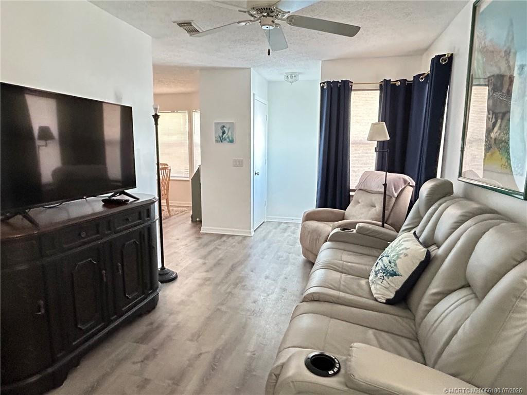 1154 Nettles Boulevard Property Photo 3