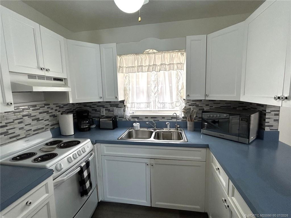 1154 Nettles Boulevard Property Photo 6