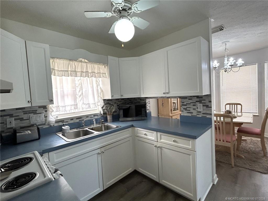 1154 Nettles Boulevard Property Photo 7