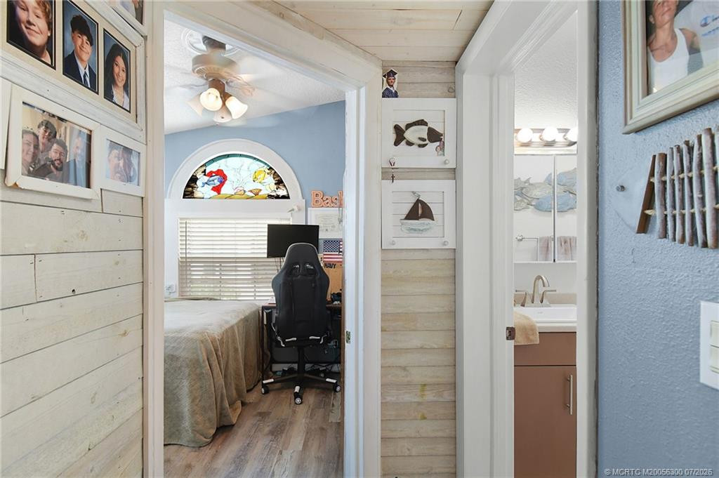 867 Nettles Boulevard Property Photo 12
