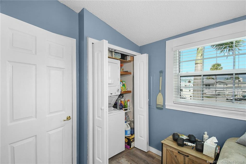 867 Nettles Boulevard Property Photo 15