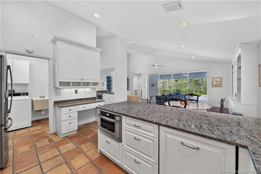 601 Nw Winters Creek Road Property Photo 15