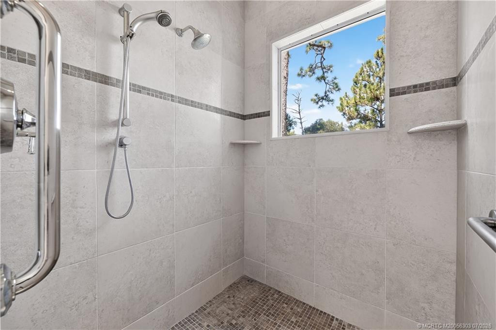 601 Nw Winters Creek Road Property Photo 21