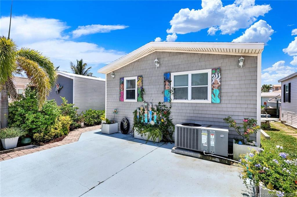10851 S Ocean Drive 101 Property Photo 2