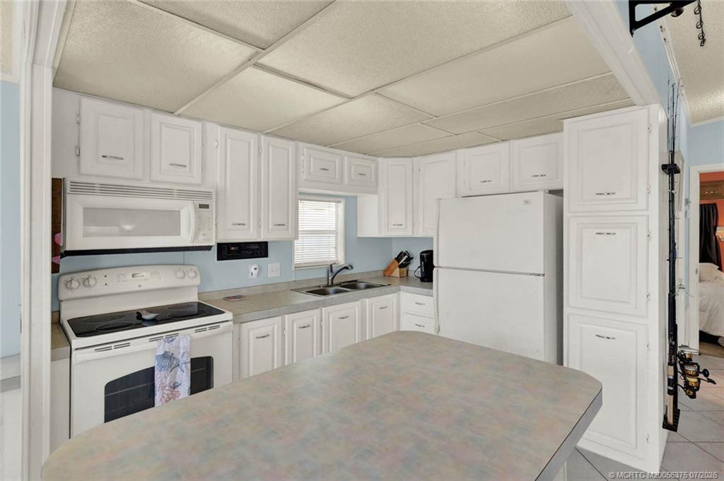 10851 S Ocean Drive 101 Property Photo 11
