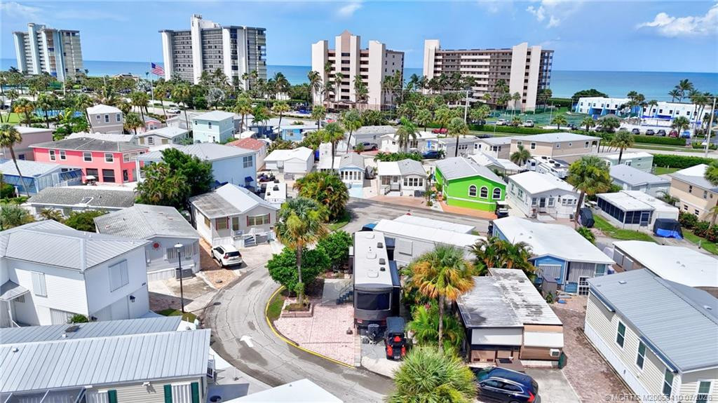 10725 S Ocean Drive Property Photo 4