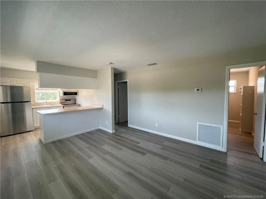 661 Hernando Street 10 Property Photo 3