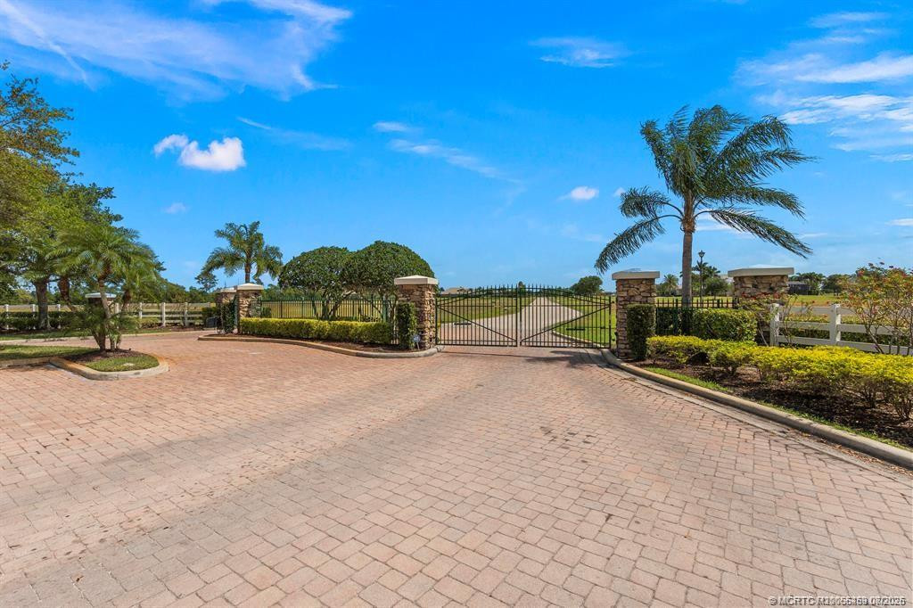 3265 Sw Stoneybrook Way Property Photo 3