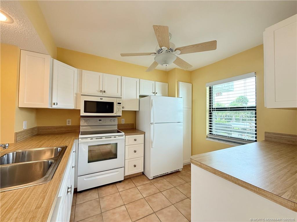 1950 Sw Palm City Road 2205 Property Photo 2
