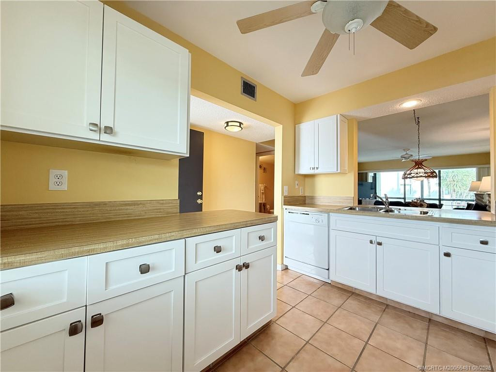 1950 Sw Palm City Road 2205 Property Photo 5