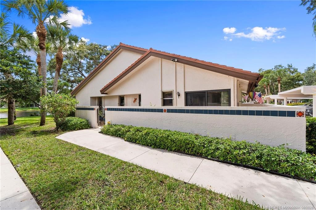 6030 Se Martinique Drive 101 Property Photo 3