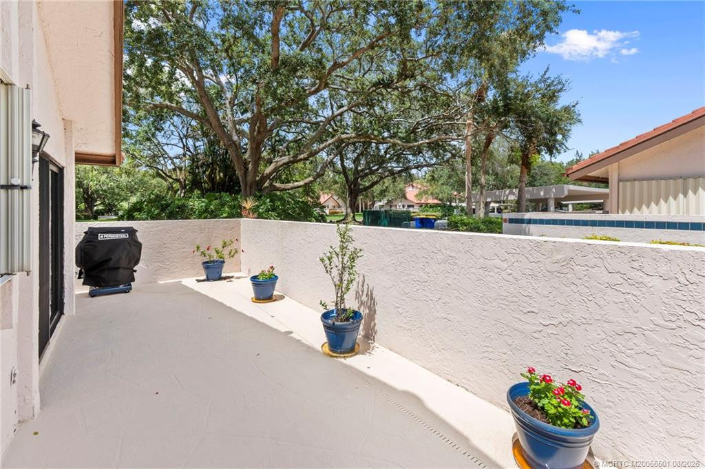6030 Se Martinique Drive 101 Property Photo 5