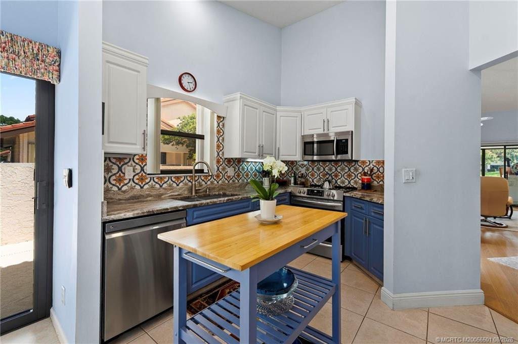 6030 Se Martinique Drive 101 Property Photo 22