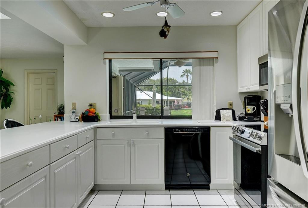 2490 Ne Pinecrest Lakes Boulevard Property Photo 11