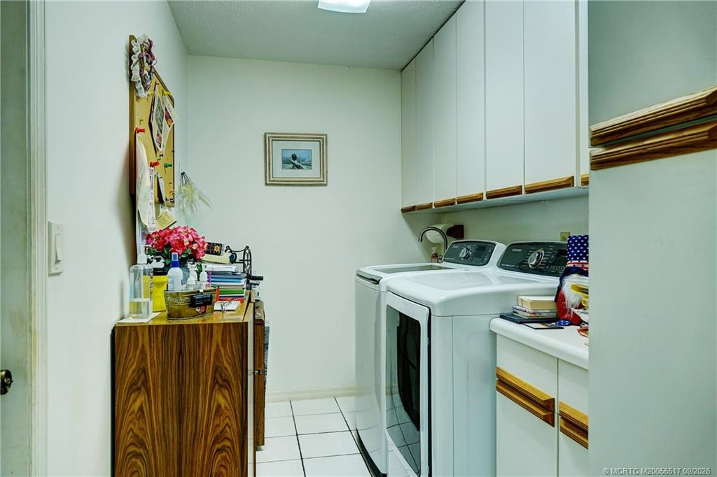 2490 Ne Pinecrest Lakes Boulevard Property Photo 12