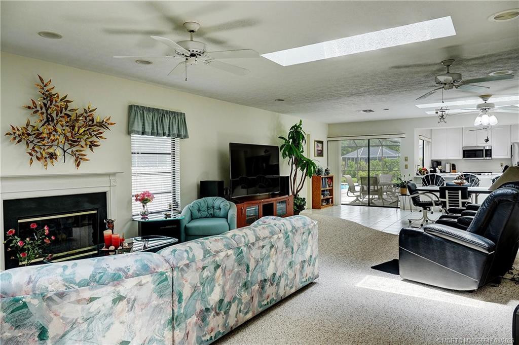2490 Ne Pinecrest Lakes Boulevard Property Photo 15