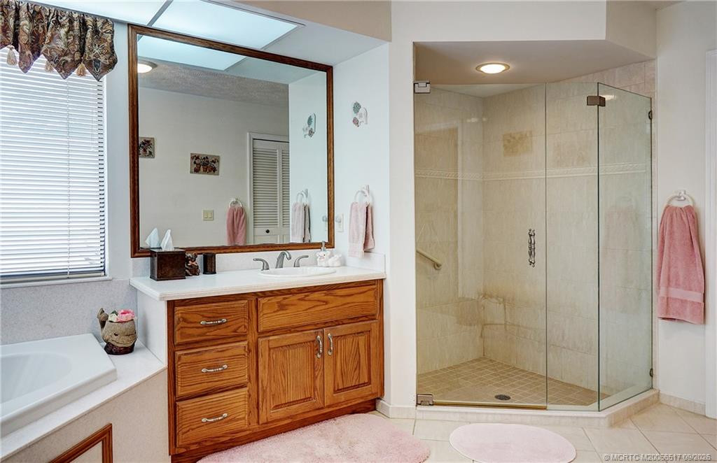 2490 Ne Pinecrest Lakes Boulevard Property Photo 21