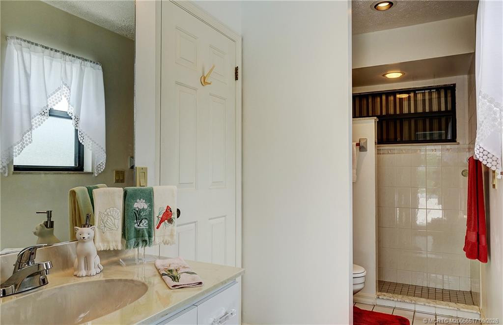 2490 Ne Pinecrest Lakes Boulevard Property Photo 28