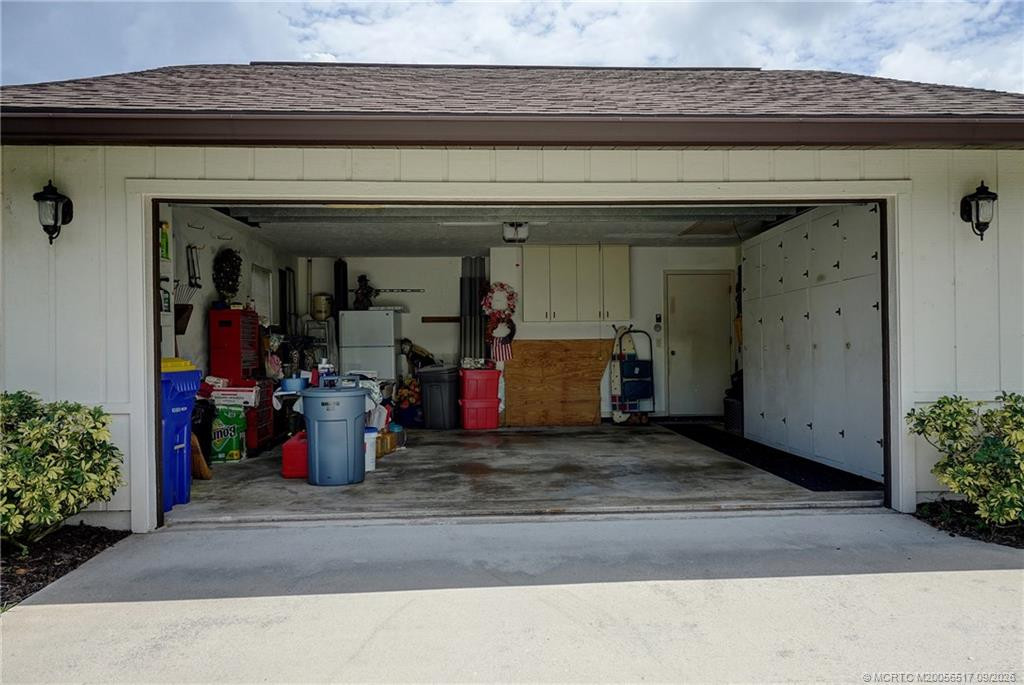 2490 Ne Pinecrest Lakes Boulevard Property Photo 43
