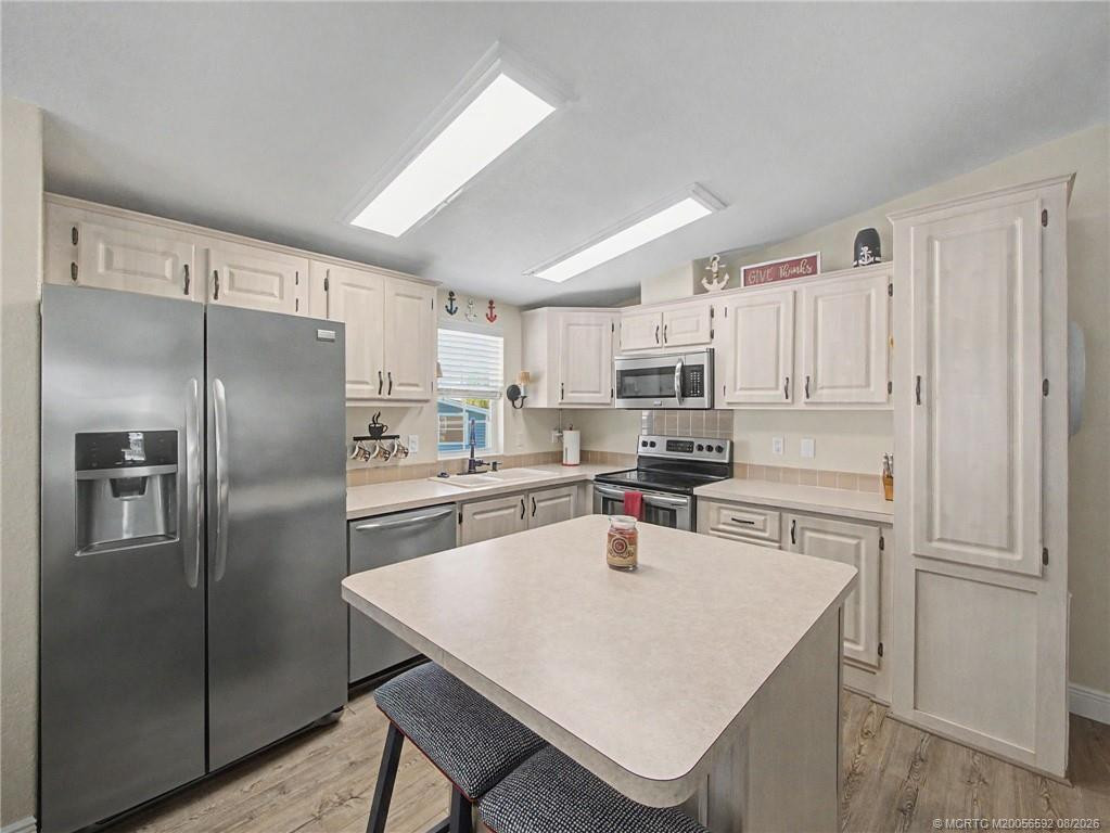 623 Nettles Boulevard Property Photo 4