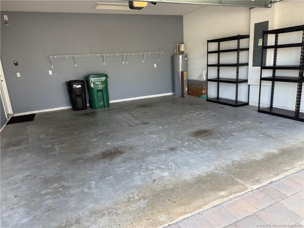 2890 Ne Breezeway Circle Property Photo 12