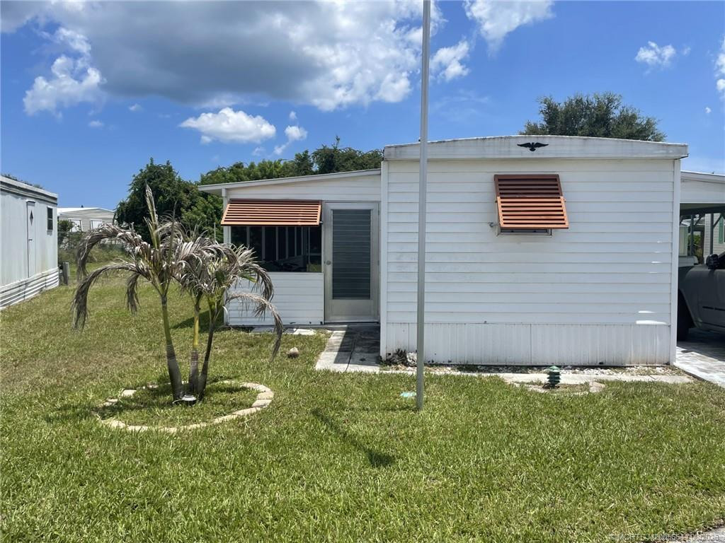 602 Tahiti Way Ne Property Photo 1