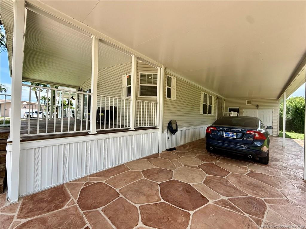 4046 3rd Court Property Photo 3
